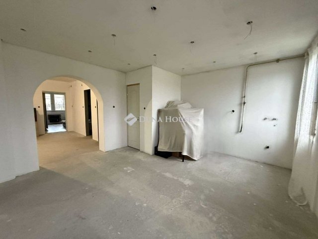 Eladó családi ház, Izsákon 31.5 M Ft, 4 szobás