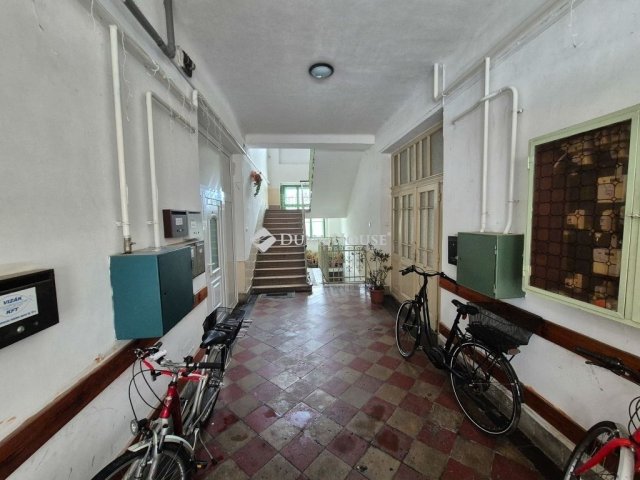 Eladó téglalakás, Ácson 31 M Ft, 3 szobás