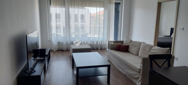 Kiadó téglalakás, albérlet, Tatabányán 220 E Ft / hó