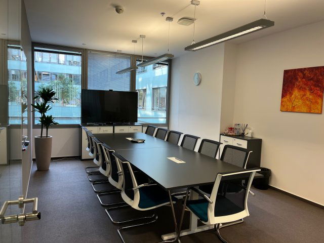 Kiadó iroda, Budapesten, V. kerületben, Széchenyi István téren