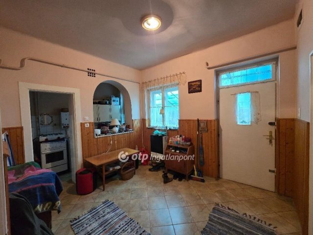 Eladó téglalakás, Mezőhegyesen 28 M Ft, 6 szobás