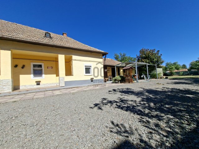 Eladó családi ház, Poroszlón 42 M Ft, 3 szobás