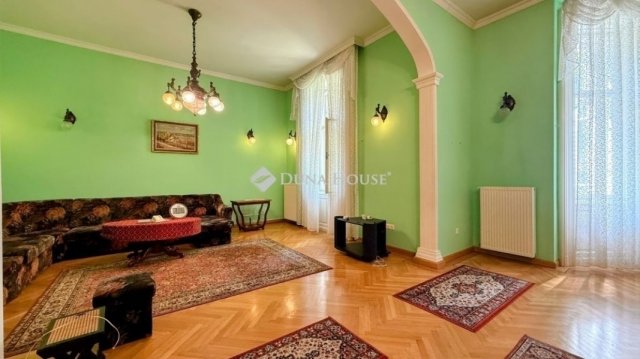 Eladó családi ház, Budapesten, XVI. kerületben 360 M Ft