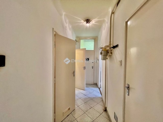 Eladó téglalakás, Nyíregyházán 37.5 M Ft, 2 szobás