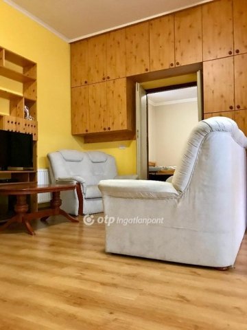 Eladó családi ház, Eplényen 99.99 M Ft, 4+2 szobás