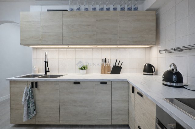 Eladó panellakás, Budapesten, X. kerületben 83.9 M Ft, 3 szobás