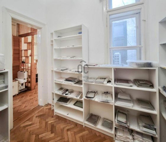 Eladó téglalakás, Budapesten, VI. kerületben 155 M Ft, 2 szobás