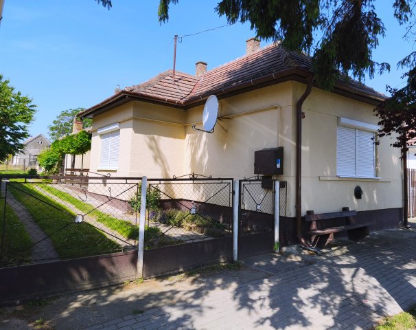 Eladó családi ház, Balatonkeresztúron, Kossuth Lajos utcában