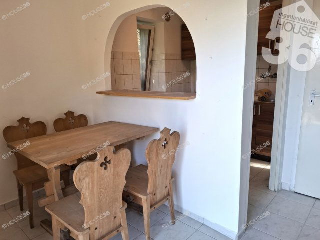 Eladó nyaraló, Leányfaluban 45 M Ft, 1 szobás