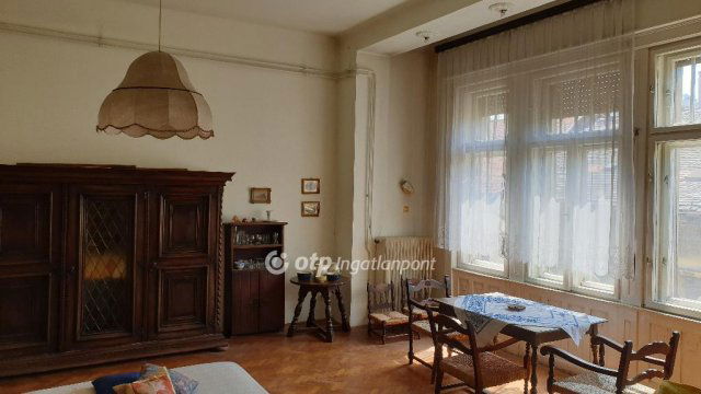 Eladó téglalakás, Budapesten, V. kerületben 179.9 M Ft