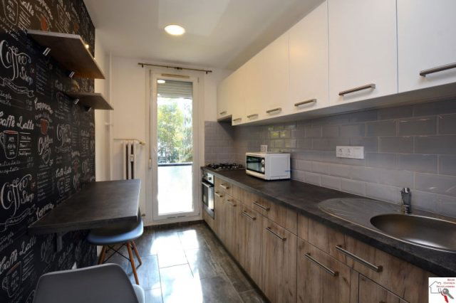 Eladó panellakás, Pécsett 63.9 M Ft, 3 szobás