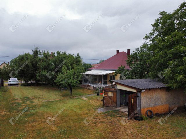Eladó családi ház, Ságváron 51.5 M Ft, 3 szobás