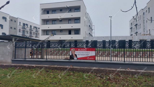 Eladó téglalakás, Komáromban 50.194 M Ft, 2 szobás