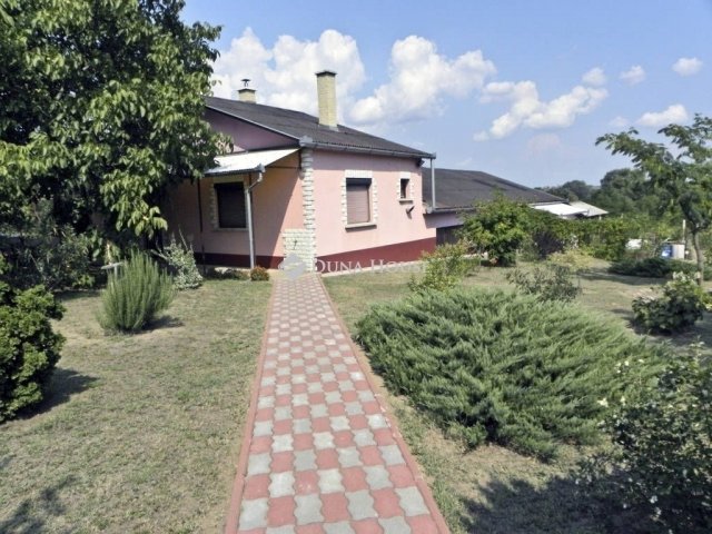Eladó családi ház, Tápiószecsőn 99.9 M Ft, 2+2 szobás