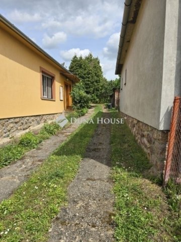 Eladó családi ház, Pécsett 64.9 M Ft, 3 szobás