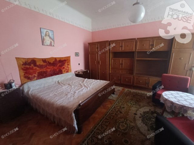 Eladó téglalakás, Kiskunfélegyházán 24 M Ft, 2 szobás