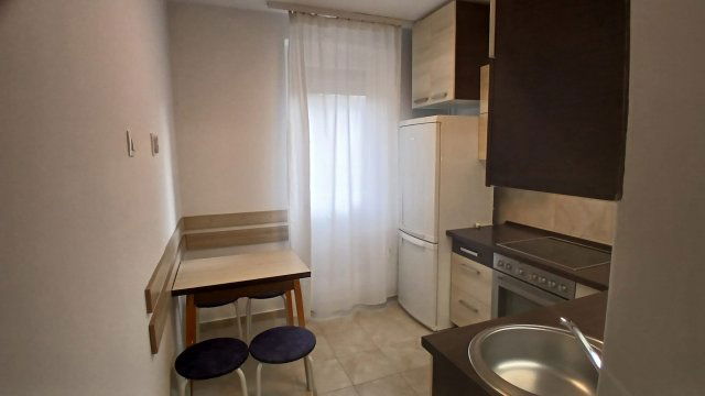 Kiadó panellakás, albérlet, Pécsett, Kis-réti úton, 2 szobás