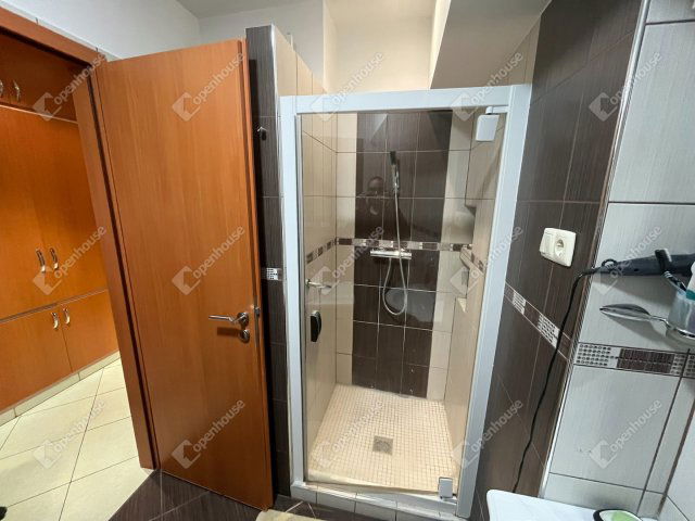 Eladó téglalakás, Sopronban 69.6 M Ft, 4 szobás