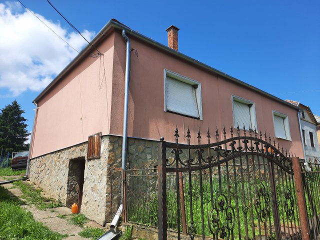 Eladó családi ház, Valkonyán 29.9 M Ft, 3+1 szobás