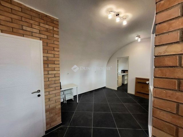 Eladó téglalakás, Budapesten, VIII. kerületben 39.99 M Ft