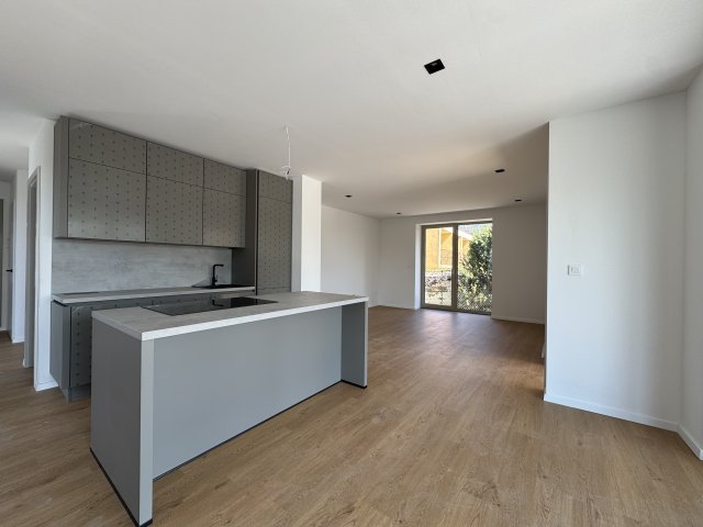 Eladó téglalakás, Balatonalmádiban 150 M Ft, 3 szobás