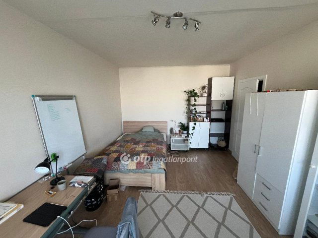 Eladó panellakás, Debrecenben 85 M Ft, 3 szobás