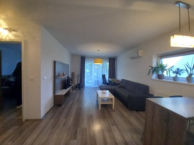Kiadó téglalakás, albérlet, Pécsett, Megyeri téren, 2 szobás