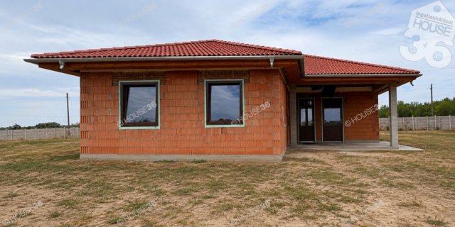 Eladó családi ház, Kecskeméten 105.9 M Ft, 4 szobás