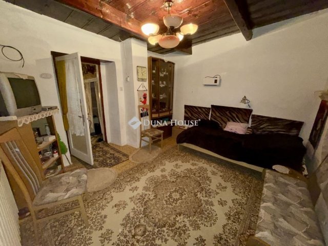 Eladó családi ház, Vértesacsán 39.99 M Ft, 2 szobás