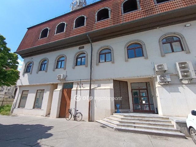 Eladó üzlethelyiség, Baján 746 M Ft / költözzbe.hu