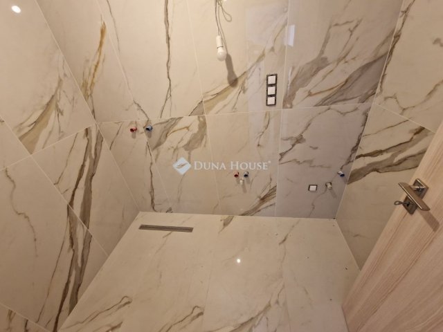 Eladó téglalakás, Szegeden 115.5 M Ft, 3 szobás