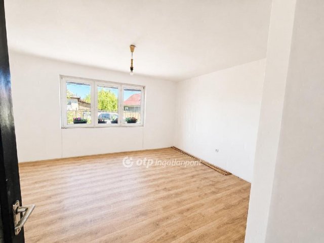 Eladó családi ház, Dunavecsén 29 M Ft, 2 szobás