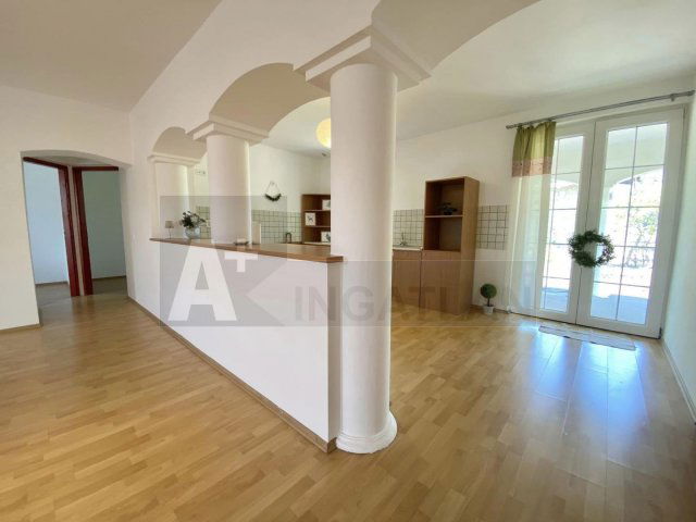 Eladó családi ház, Zsombón 79.87 M Ft, 4 szobás