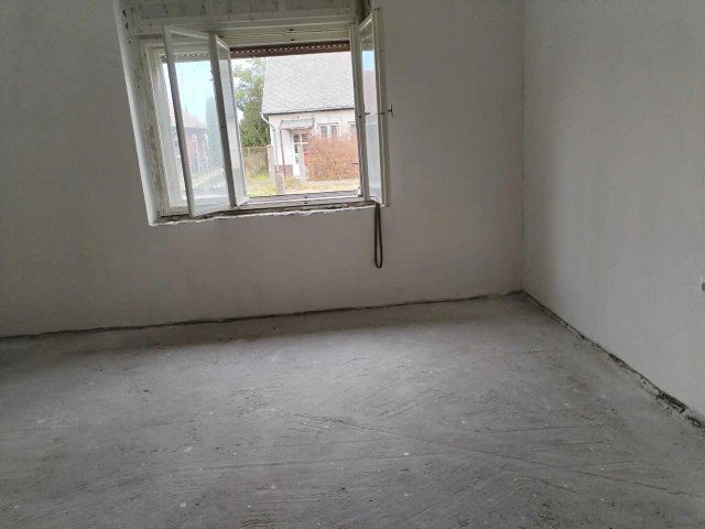 Eladó családi ház, Alapon 22 M Ft, 2 szobás