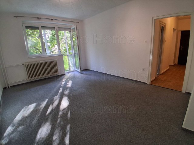 Eladó téglalakás, Komlón 19 M Ft, 1 szobás