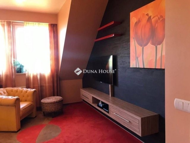 Eladó ikerház, Szegeden 147.9 M Ft, 5 szobás