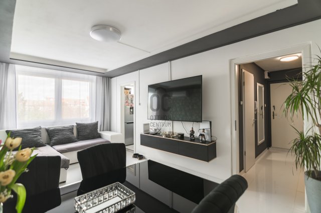 Eladó panellakás, Budapesten, III. kerületben, Vörösvári úton