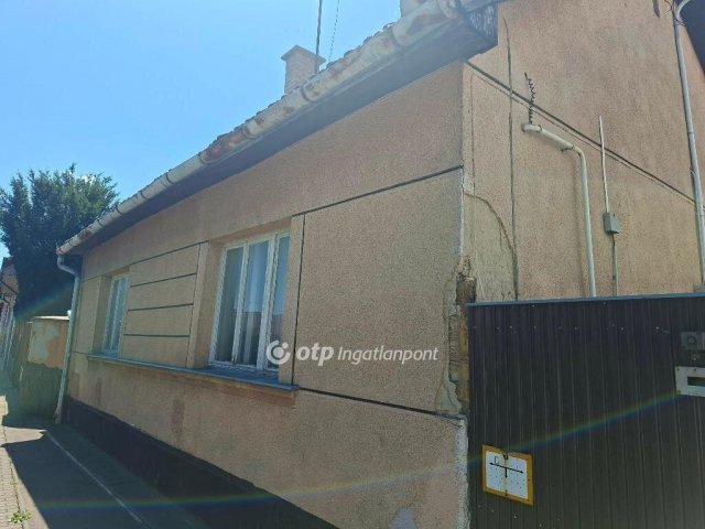 Eladó családi ház, Hajdúböszörményen 32.5 M Ft, 2+1 szobás