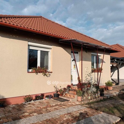 Eladó családi ház, Gyöngyöshalászon 60.5 M Ft, 4 szobás
