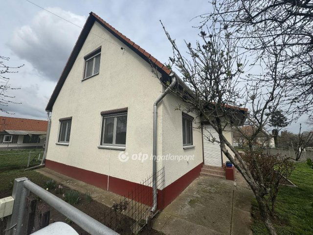 Eladó családi ház, Tiszafüreden 65.8 M Ft, 5 szobás