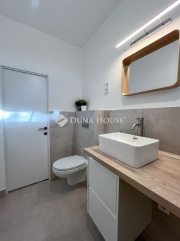 Eladó panellakás, Pécsett 54.9 M Ft, 2 szobás