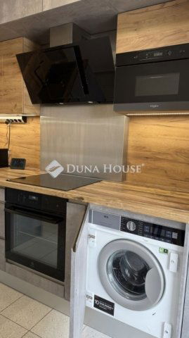 Eladó panellakás, Pécsett 69.9 M Ft, 2+1 szobás