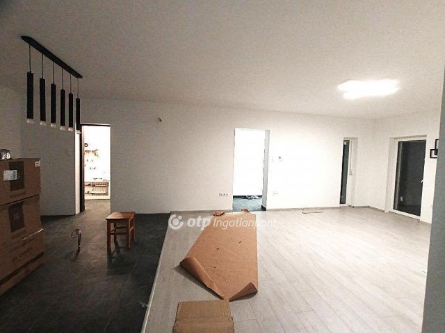 Eladó családi ház, Pusztaszabolcson 89.9 M Ft, 4 szobás