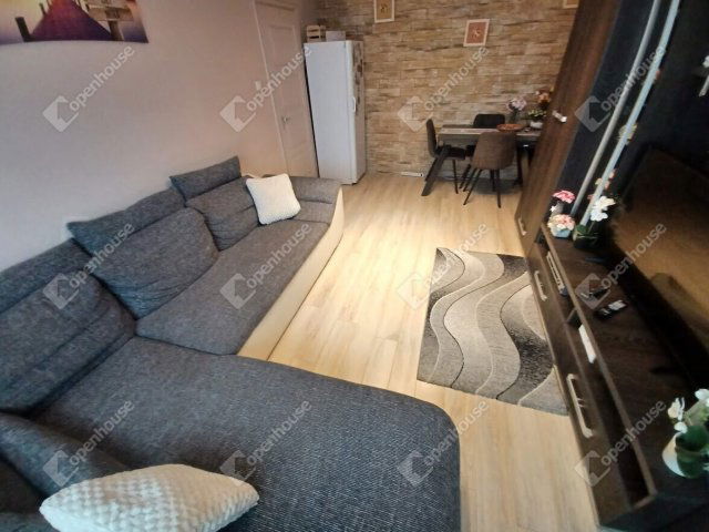 Eladó panellakás, Debrecenben 72 M Ft, 3 szobás