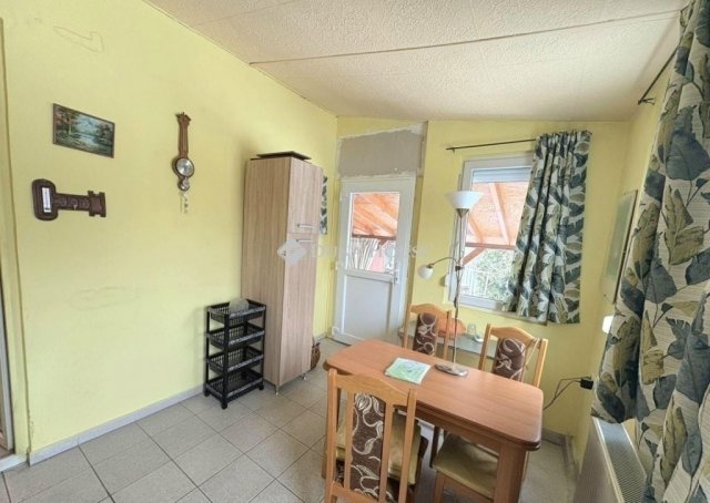 Eladó családi ház, Úrin 75.9 M Ft, 3 szobás