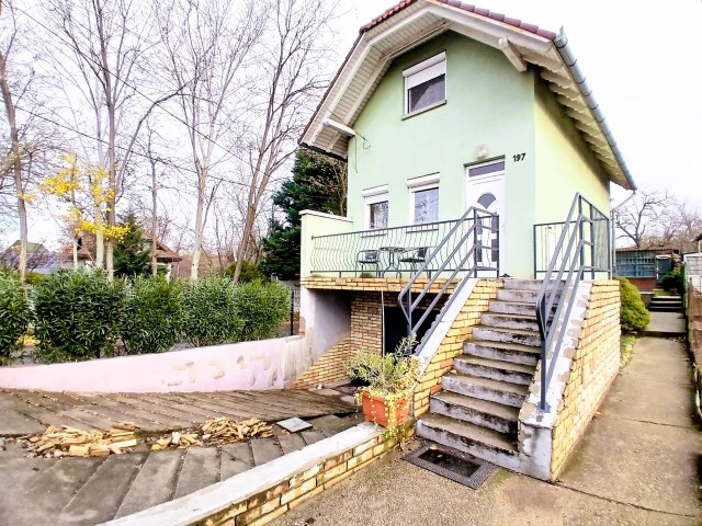 Eladó családi ház, Szigetszentmiklóson 110 M Ft, 3 szobás