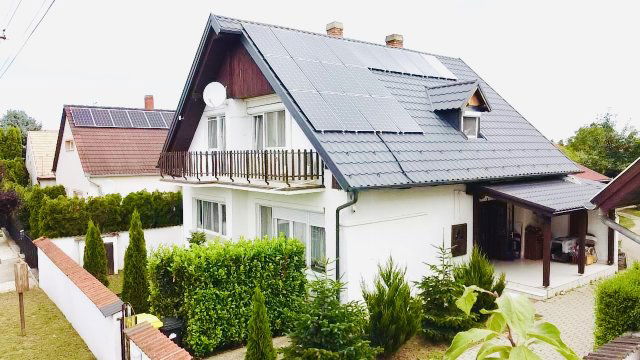 Eladó családi ház, Balatonkeresztúron 148.9 M Ft, 6+2 szobás