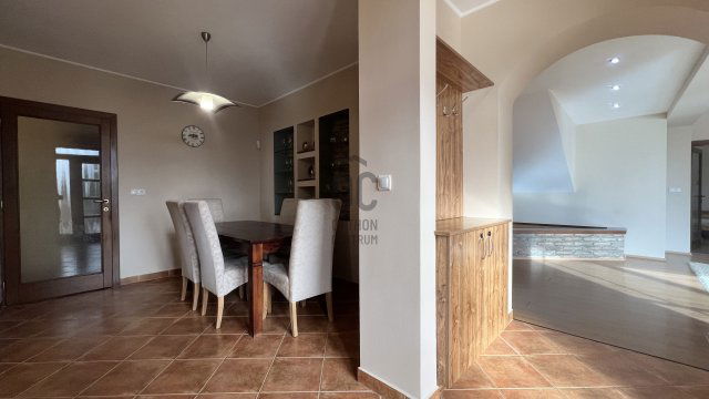 Eladó téglalakás, Szekszárdon 126 M Ft, 4 szobás