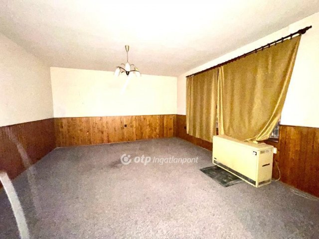 Eladó családi ház, Tatán 34.9 M Ft, 3 szobás