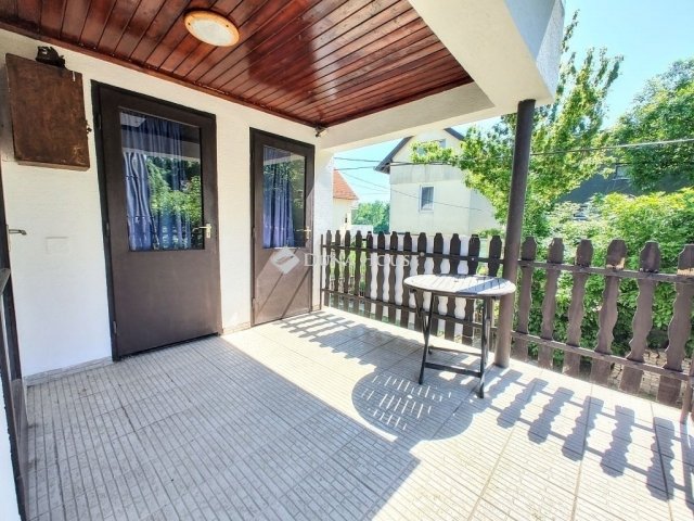 Eladó családi ház, Szegeden 27.5 M Ft, 2 szobás